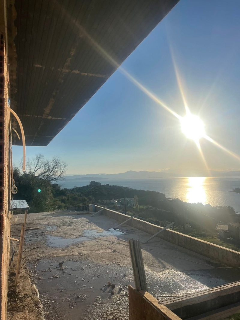 שלד חדש וילה נוף לים מעל העיירה לימני, צפון האי אוויה