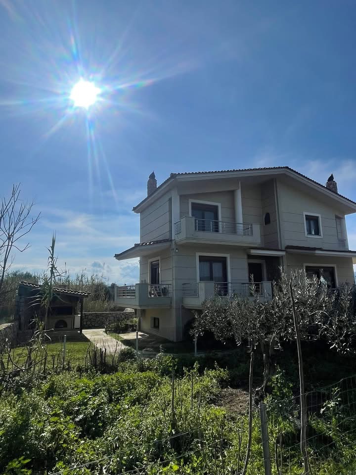 בית פרטי למכירה אדיפסוס מעיינות חמים צפון האי אוויה